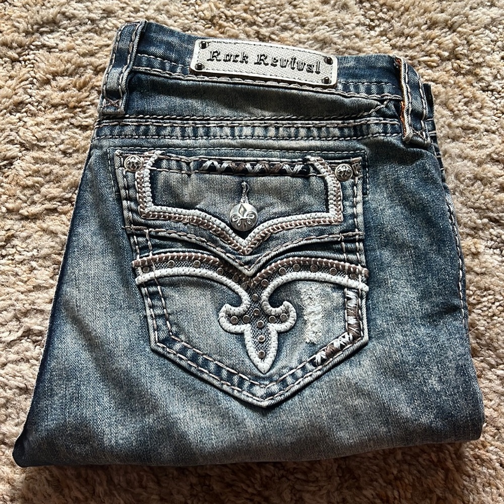 Buckle Rock Revival Raven Light Wash Destructed Ankle Skinny Jean Size 32R